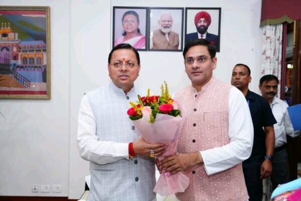 कैबिनेट मंत्री सौरभ बहुगुणा ने मुख्यमंत्री धामी से की मुलाकात, दीपावली की दी शुभकामनाएं 