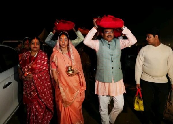 लोक आस्था का पर्व छठ पूजा उत्साह और श्रद्धा के साथ मनाया गया, मुख्य सचिव आनन्द बर्द्धन ने भी सपरिवार मनाया पर्व 