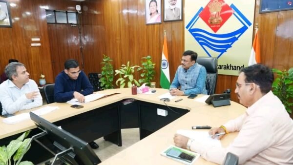 मुख्य सचिव आनन्द बर्द्धन ने ली देहरादून शहर के मोबिलिटी प्लान से सम्बन्धित एकीकृत महानगर परिवहन प्राधिकरण की बैठक