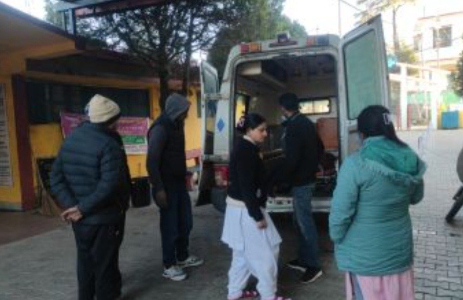 चंपावत में भीषण सड़क हादसा, बारात का वाहन खाई में गिरा, मां बेटे समेत 5 की मौत, 5 लोग घायल