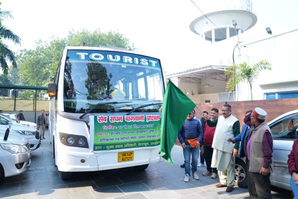 5 दिवसीय सेब एवं कीवी उत्पादन प्रशिक्षण हेतु हिमाचल के लिए हरी झंडी दिखाकर कृषि मंत्री गणेश जोशी ने किया रवाना 