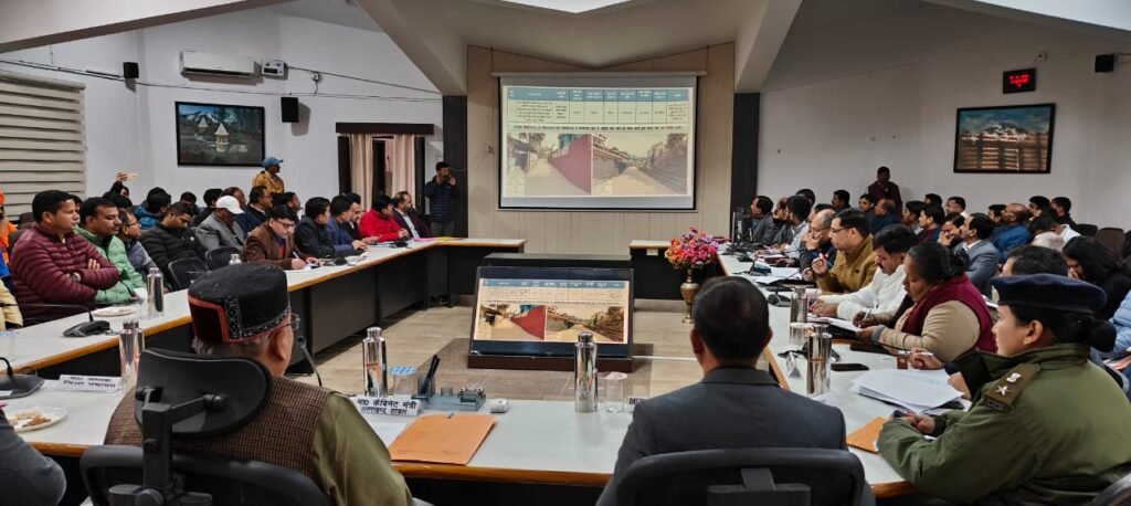 कैबिनेट मंत्री सतपाल महाराज ने निर्माण, पर्यटन, पंचायती राज व वन विभाग को दिये सख्त निर्देश, जनहित सर्वोपरि