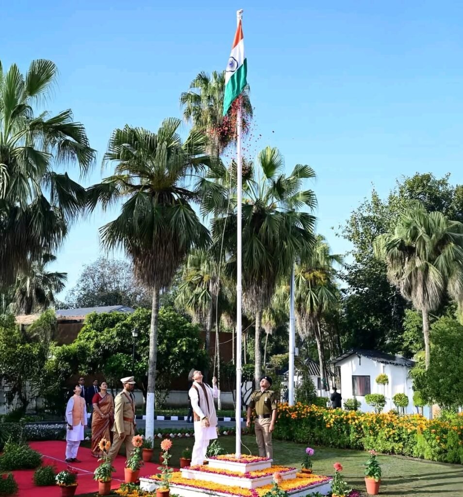 77वें गणतंत्र दिवस के अवसर पर मुख्यमंत्री धामी ने मुख्यमंत्री आवास में फहराया राष्ट्रीय ध्वज 