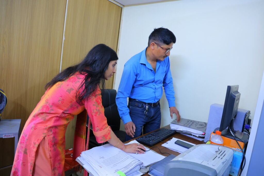 पेयजल शिकायतों पर डीएम स्वाति एस. भदौरिया का सख्त रुख, जल संस्थान कार्यालय का औचक निरीक्षण, ड्यूटी समय में घर पर मिला जेई, प्रतिकूल प्रविष्टि के निर्देश