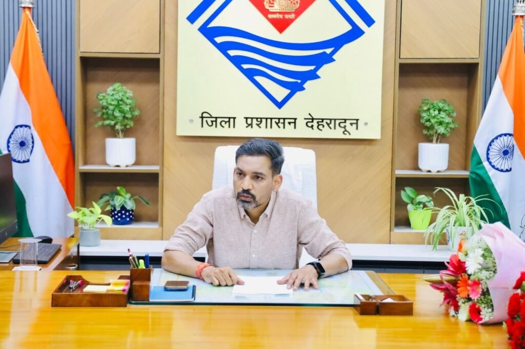देहरादून को मिला नया नेतृत्व : IAS डॉ. आशीष चौहान ने संभाली जिलाधिकारी की कमान, जनसेवा और सुशासन के संकल्प के साथ बताई प्राथमिकताएं