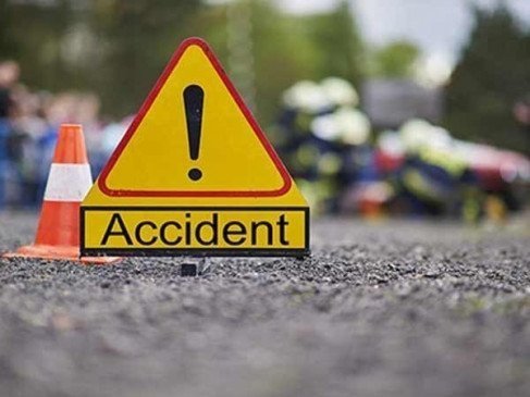 पैनीबैंड के पास टेंपो ट्रैवलर पलटा, महिला यात्री की मौत