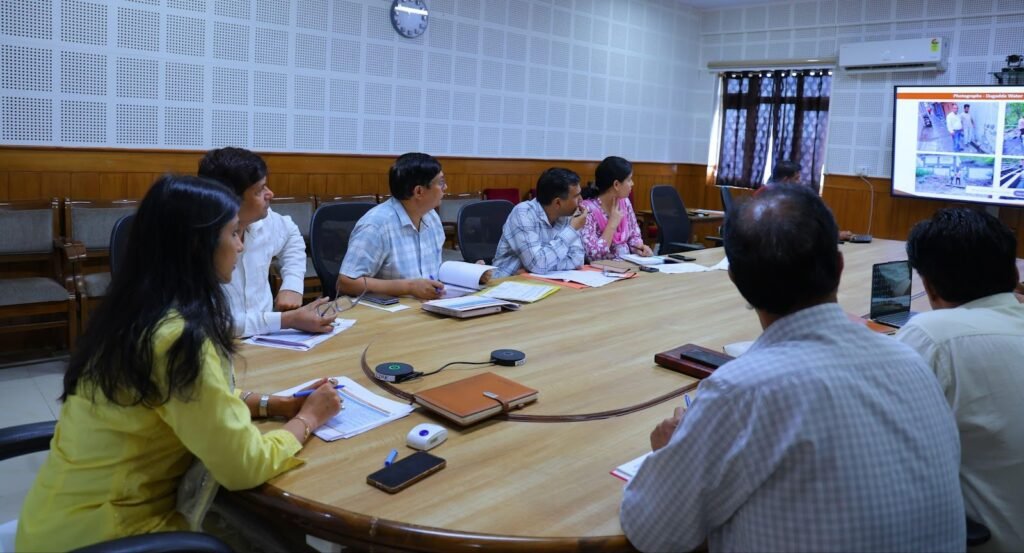 अमृत 2.0 की समीक्षा बैठक में डीएम स्वाति एस. भदौरिया द्वारा जल स्रोत संरक्षण, फिल्ट्रेशन और सुचारु पेयजल आपूर्ति सुनिश्चित करने के निर्देश