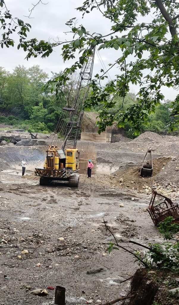 यमकेश्वर में बीन नदी पर 150 मीटर डबल लेन सेतु निर्माण तेज, जल्द मिलेगी सुरक्षित आवाजाही की सौगात