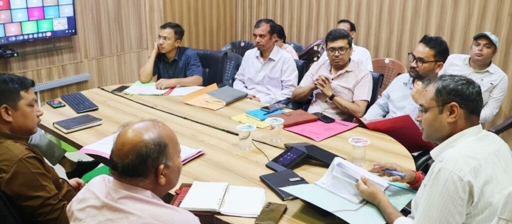 वन भूमि हस्तांतरण के लंबित मामलों में तेजी लाएं विभाग – डीएम गौरव कुमार